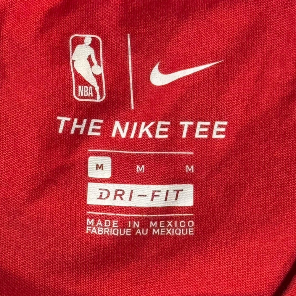 Nike medium size Chicago bulls T shirt - Picture 6 of 6